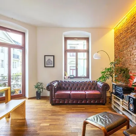 Charmante Altbauwohnung Im Szenekiez Mit Balkon
