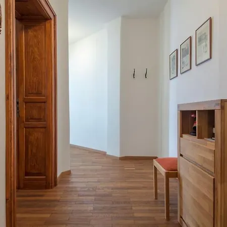 Charmante Altbauwohnung Im Szenekiez Mit Balkon Apartment Dresden