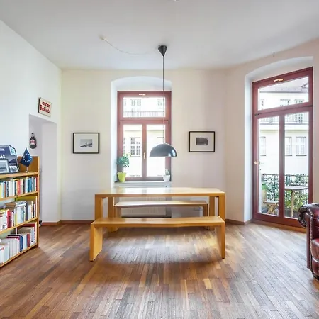 Charmante Altbauwohnung Im Szenekiez Mit Balkon アパート ドレスデン