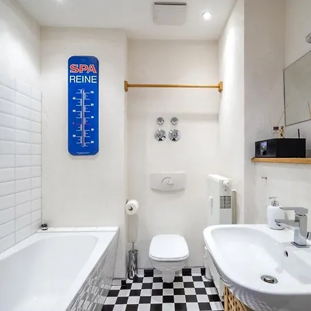 Apartment Charmante Altbauwohnung Im Szenekiez Mit Balkon