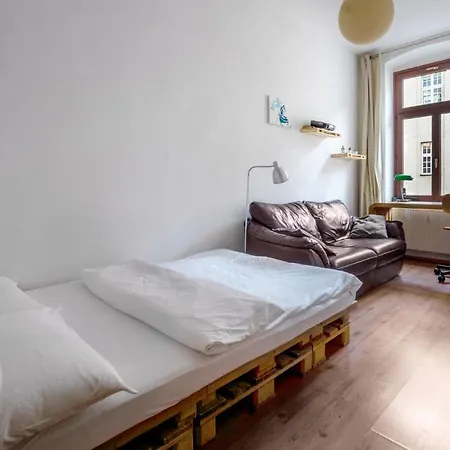 아파트 Charmante Altbauwohnung Im Szenekiez Mit Balkon 드레스덴