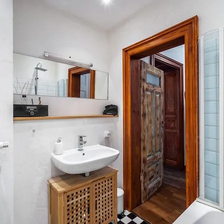 Апартаменты Charmante Altbauwohnung Im Szenekiez Mit Balkon Дрезден